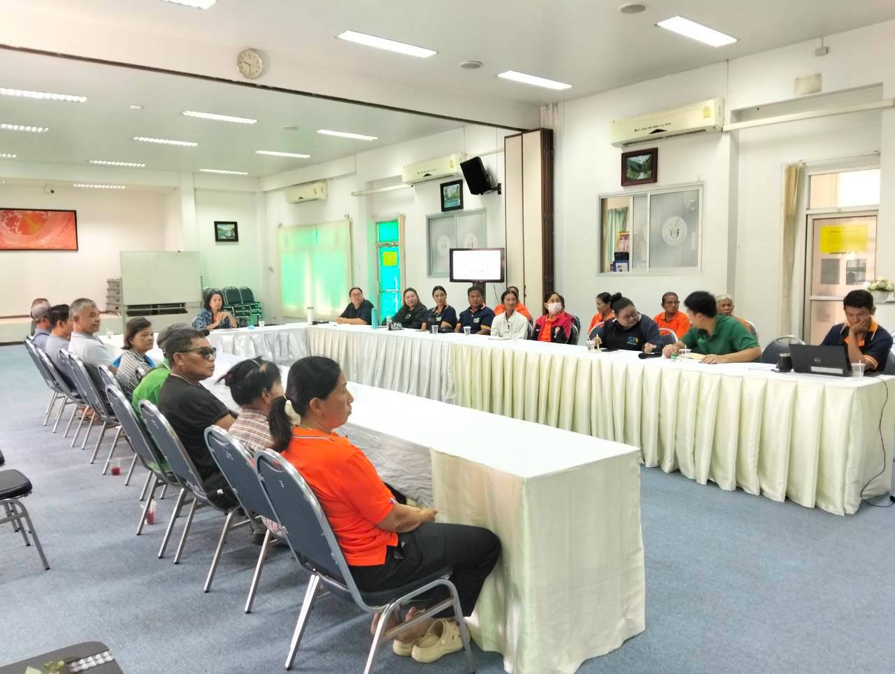 title - ศกร.จัดประชุมให้การต้อนรับข้าราชการที่ย้ายมาปฏิบัติหน้าที่ พร้อมติดตามความก้าวหน้าการดำเนินงานโครงการส่งเสริมและพัฒนาสินค้าเกษตรชีวภาพ ปีงบประมาณ 2569 และความก้าวหน้าในการจัดทำฐานการเรียนรู้การเกษตรครบวงจร